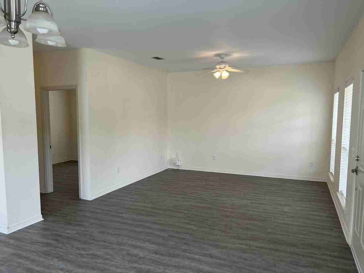 33213B Stables Dr - Photo 7 of 9