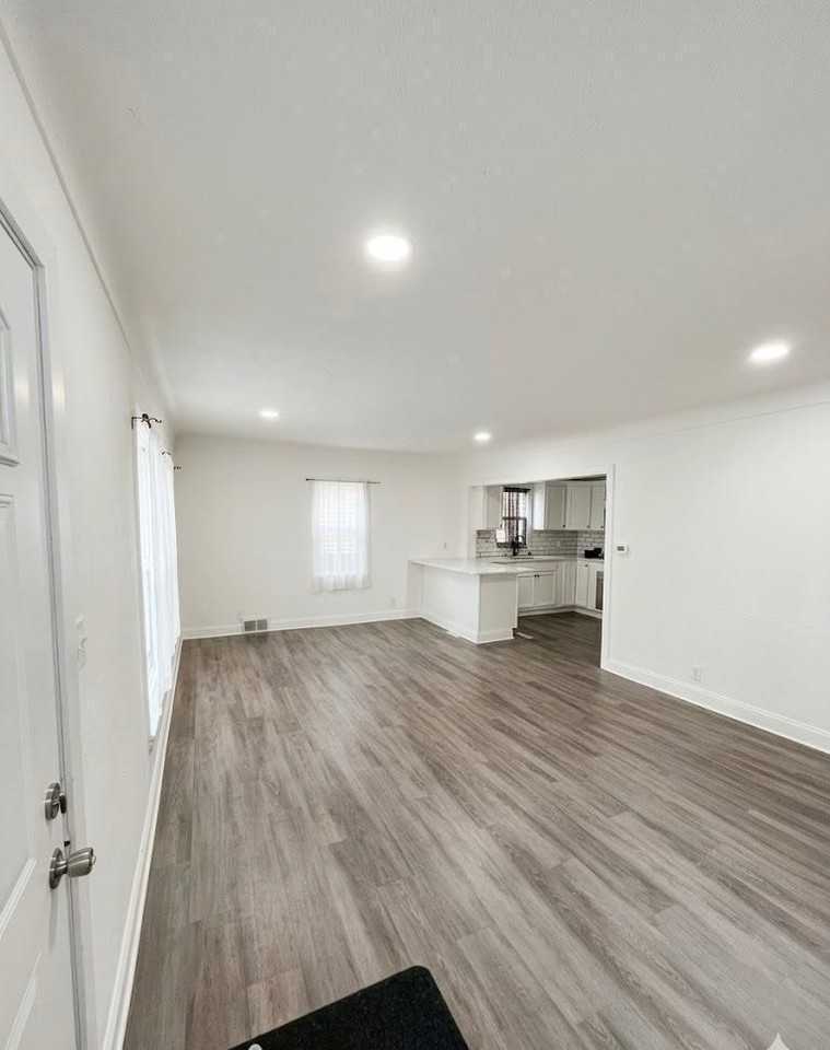 3550 Logan Ave N - Photo 7 of 30
