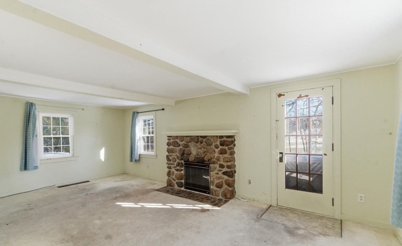 3745 Reeds Lake Blvd Se - Photo 2 of 19