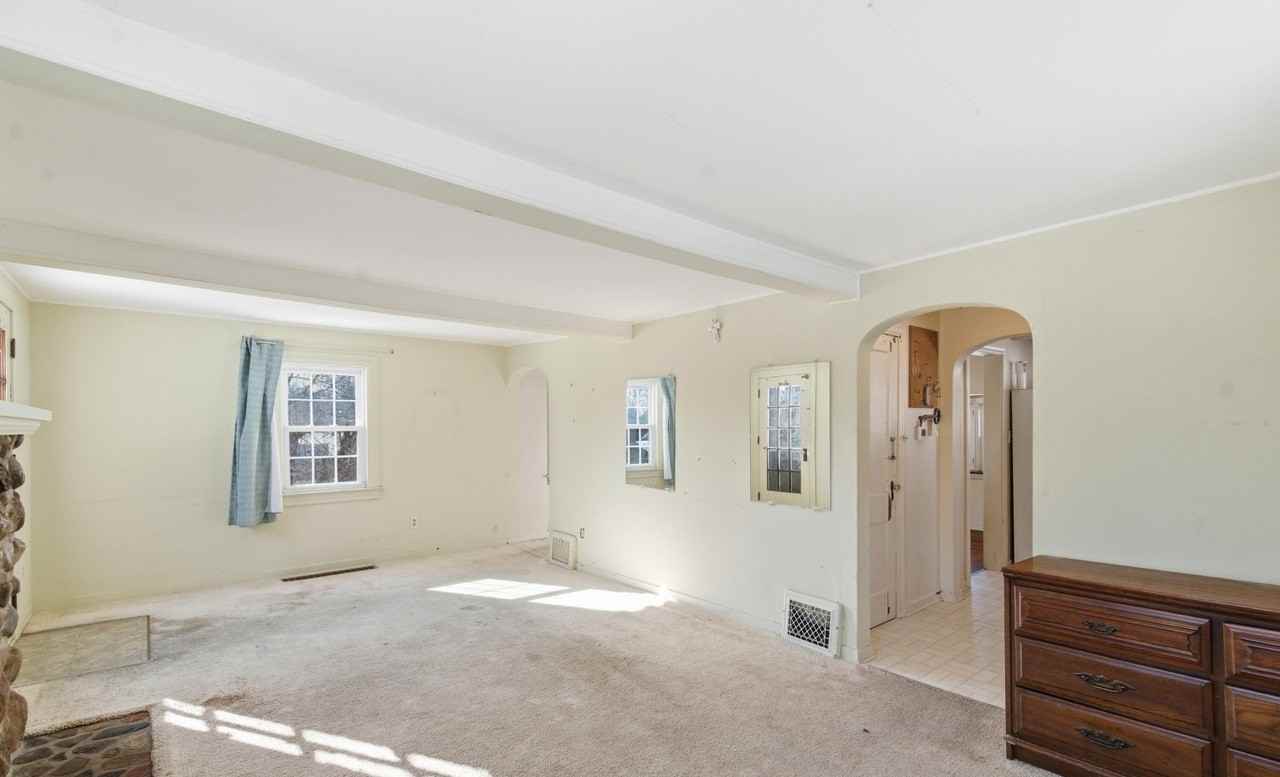 3745 Reeds Lake Blvd Se - Photo 3 of 19
