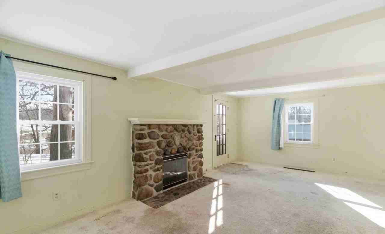 3745 Reeds Lake Blvd Se - Photo 4 of 19