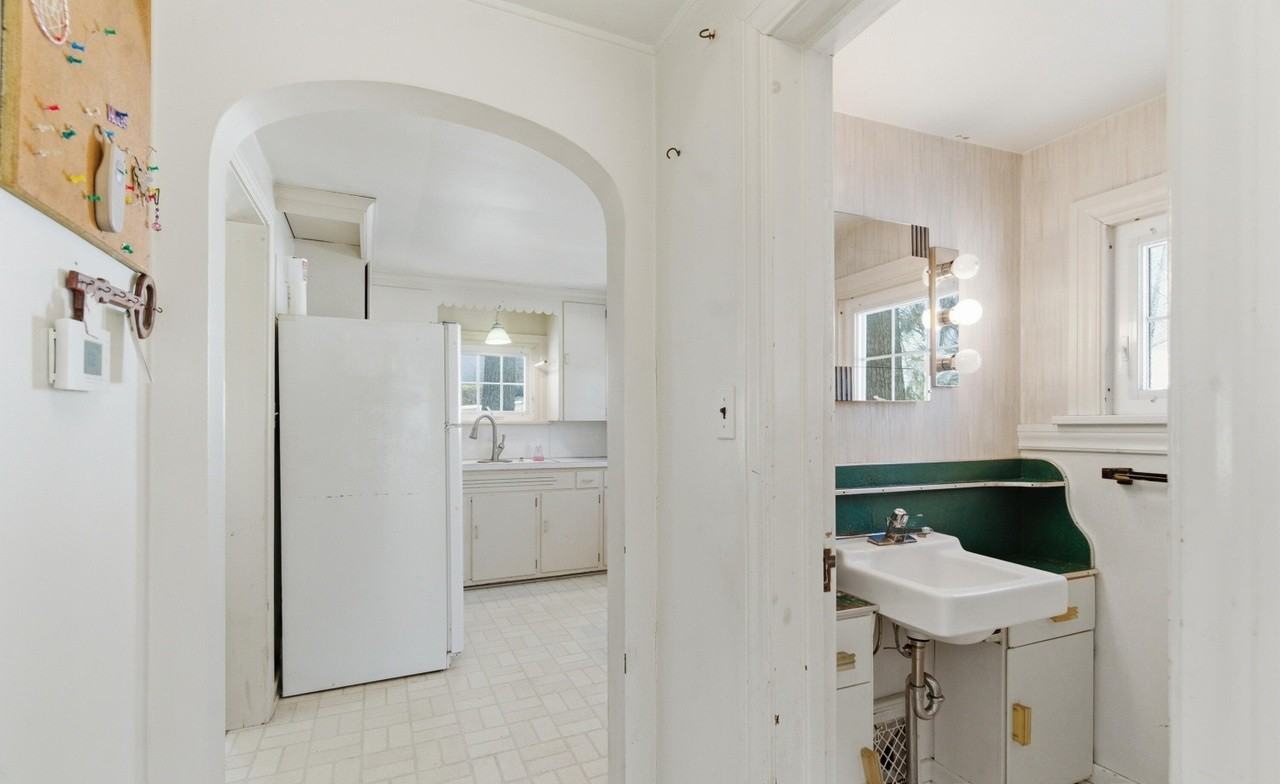3745 Reeds Lake Blvd Se - Photo 6 of 19