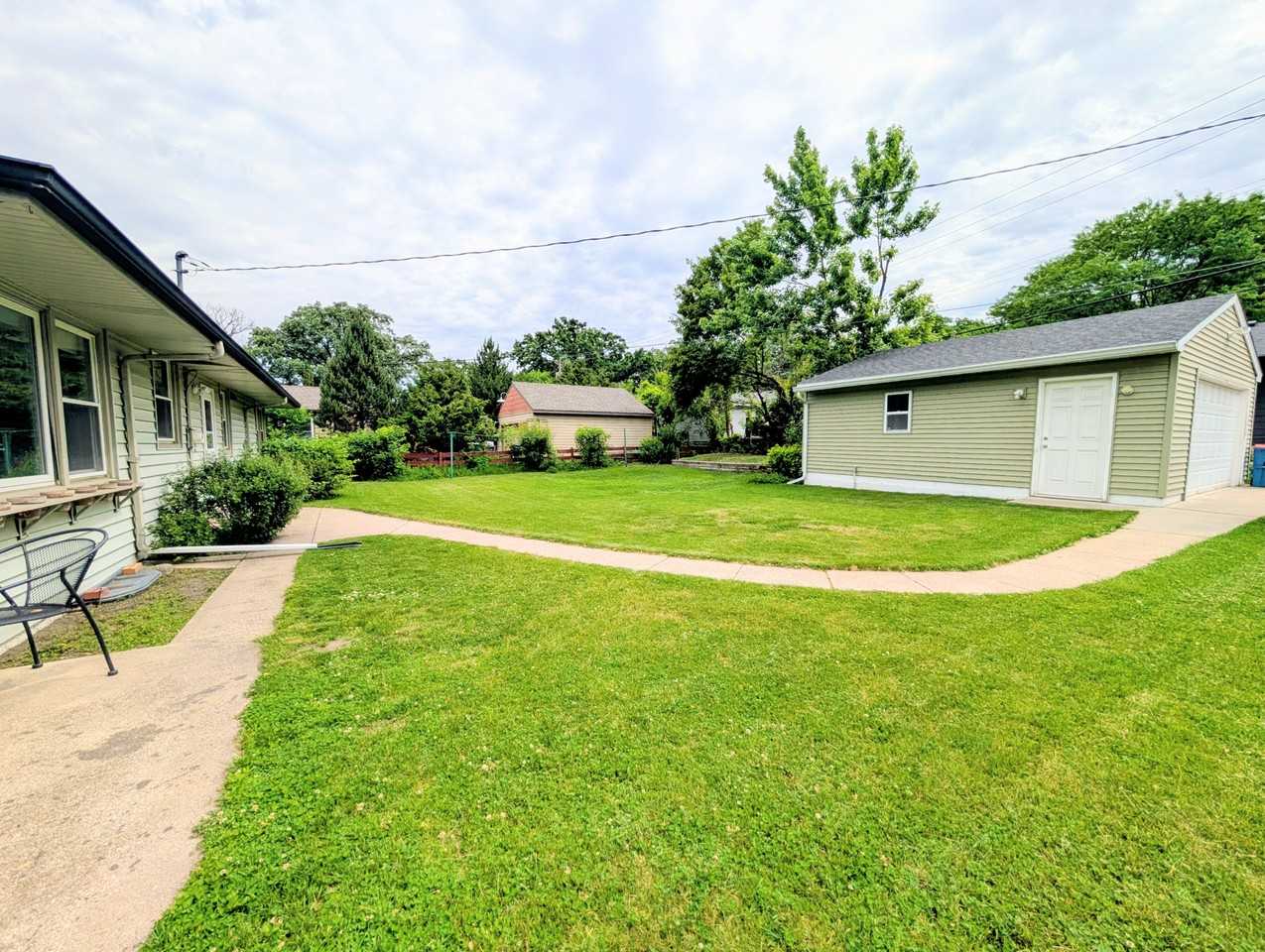 3100 Orchard Ave N - Photo 3 of 19