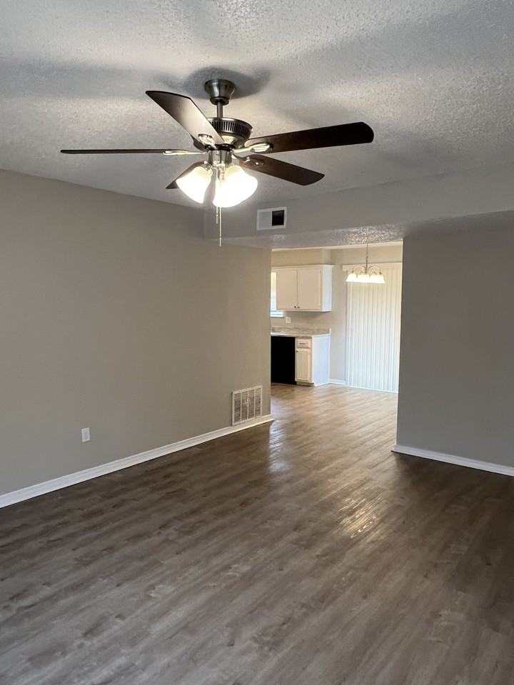 513 Redwood Dr - Photo 5 of 20