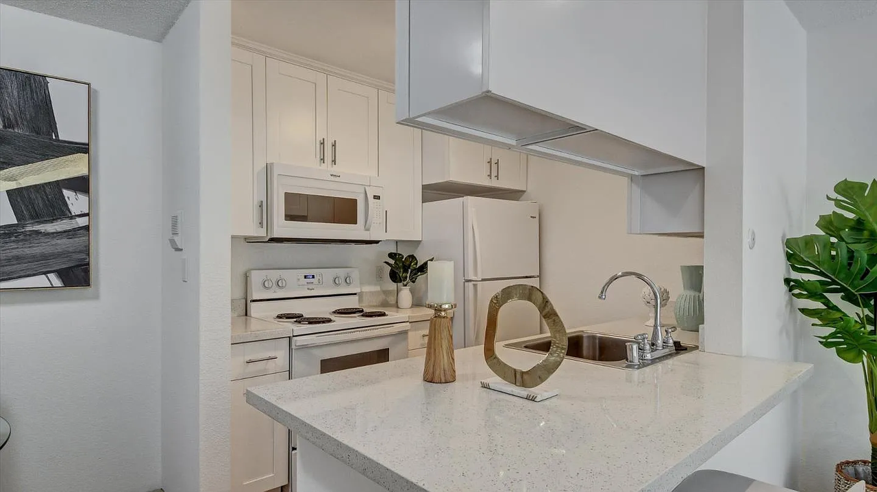 377 Mandarin Dr #15 - Photo 2 of 7
