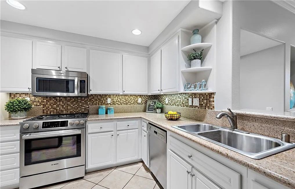 2404 Ladrillo Aisle #4 - Photo 4 of 10