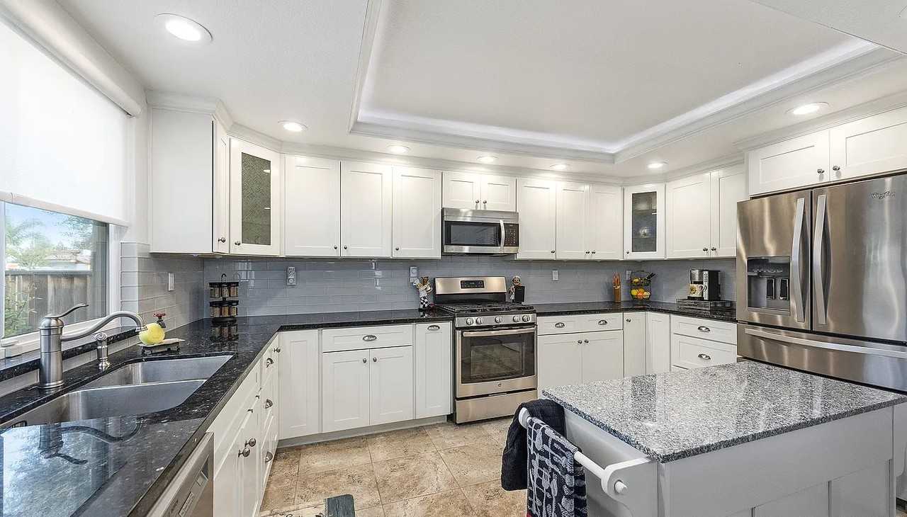 130 Baroni Ave - Photo 6 of 8