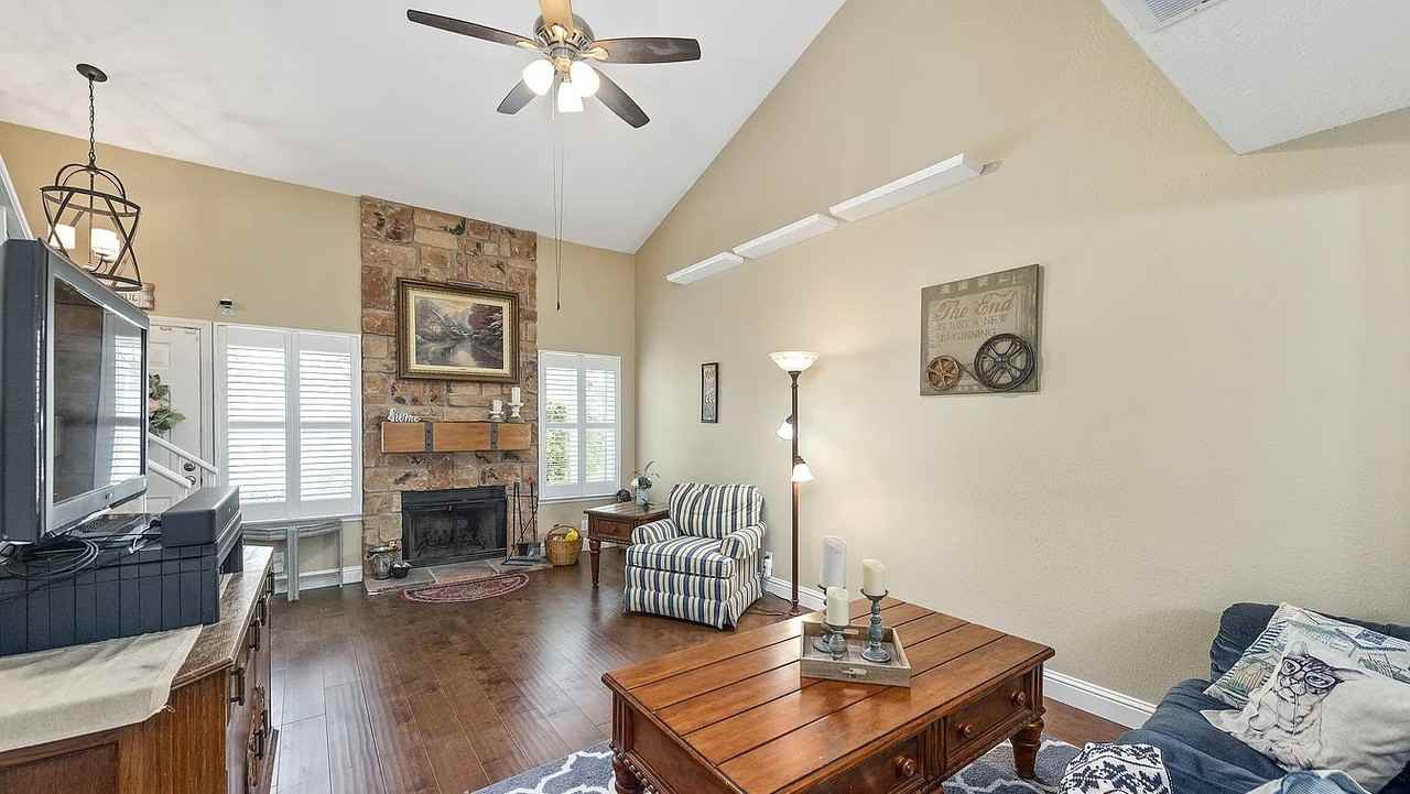 130 Baroni Ave - Photo 7 of 8