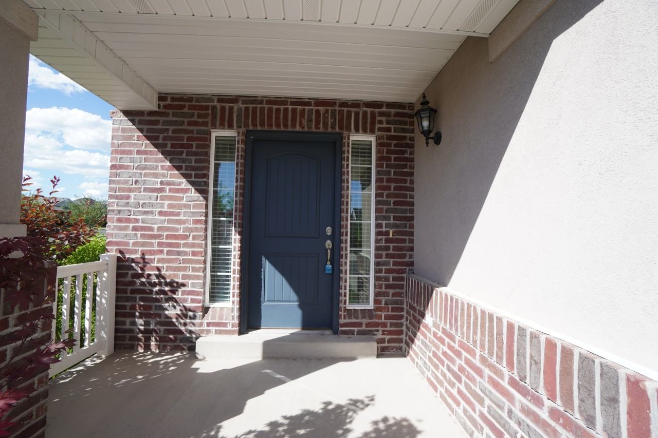 883 S Daisy Dr - Photo 3 of 47