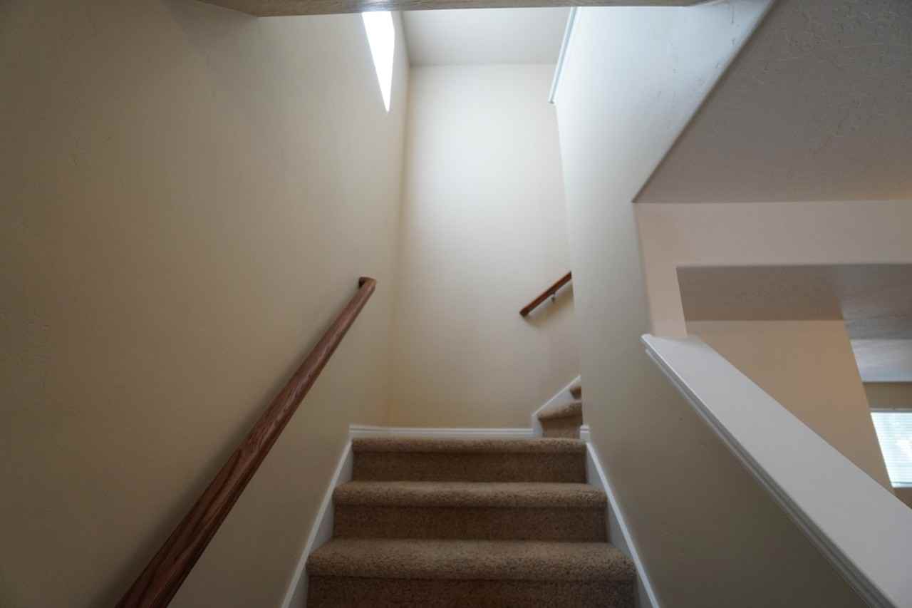 883 S Daisy Dr - Photo 6 of 47