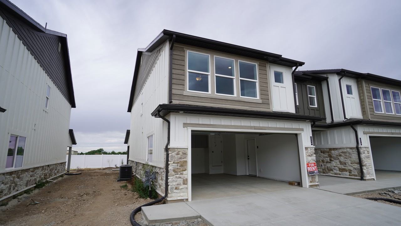 325 N Liberty Cove Dr - Photo 2 of 26
