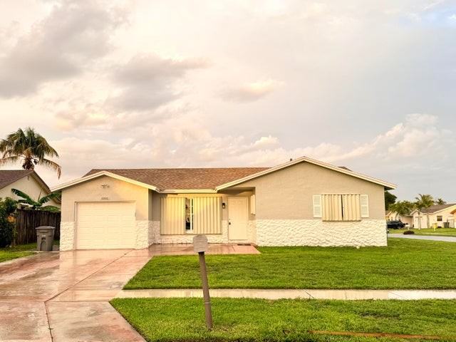 22800 Southwest 54th Way - Photo 2 of 8