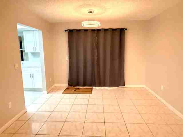 22800 Southwest 54th Way - Photo 4 of 8