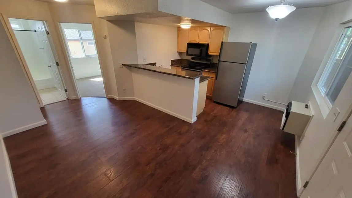 3087 A St - Photo 2 of 7