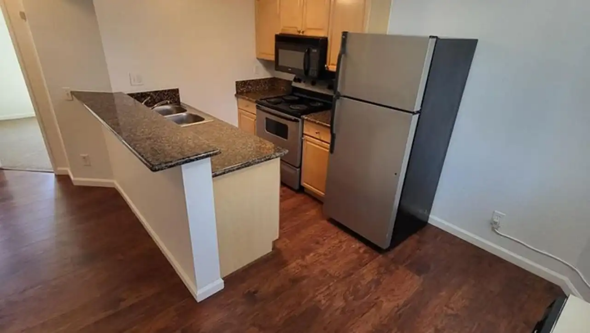 3087 A St - Photo 3 of 7