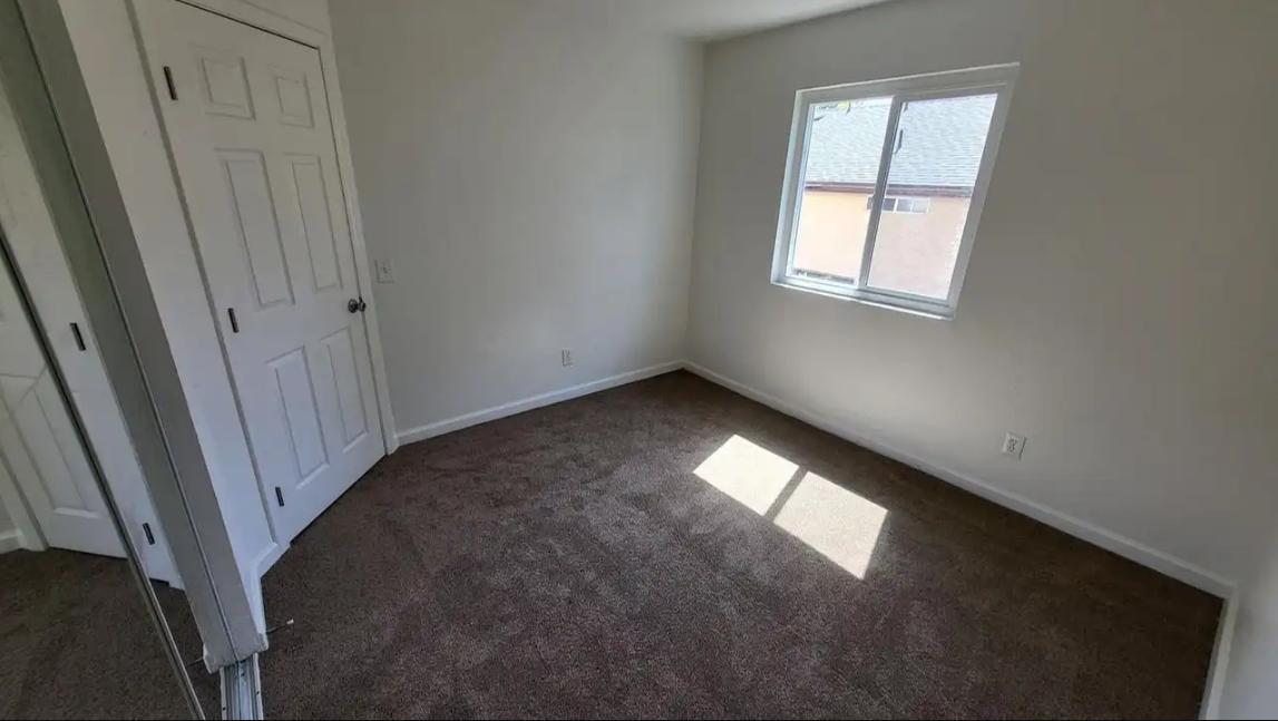 3087 A St - Photo 5 of 7