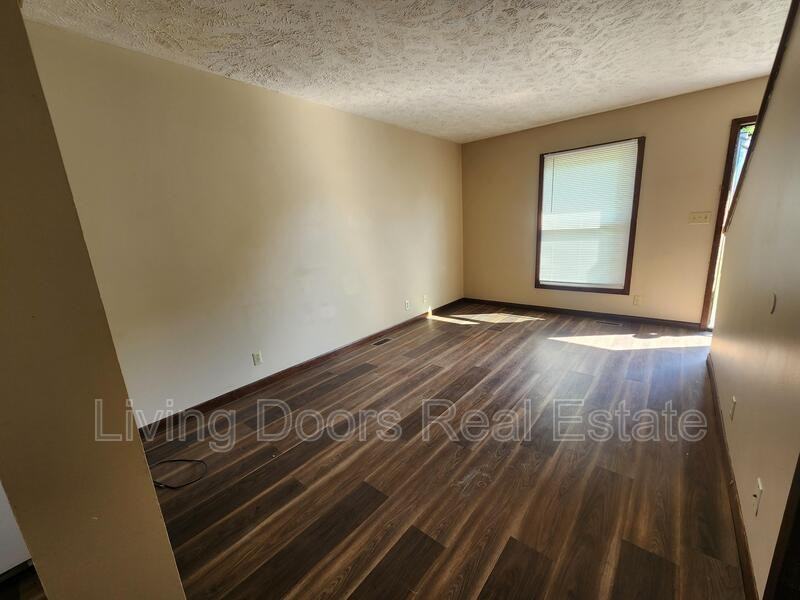 1627 Deweese Dr - Photo 4 of 14