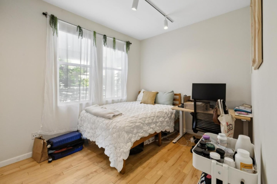425 Alma St - Photo 6 of 19