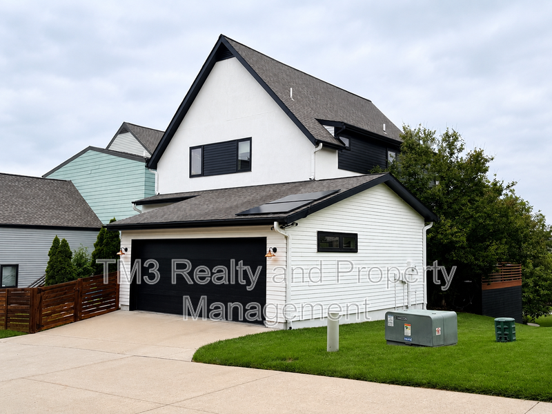 2436 Forest Ave - Photo 3 of 50