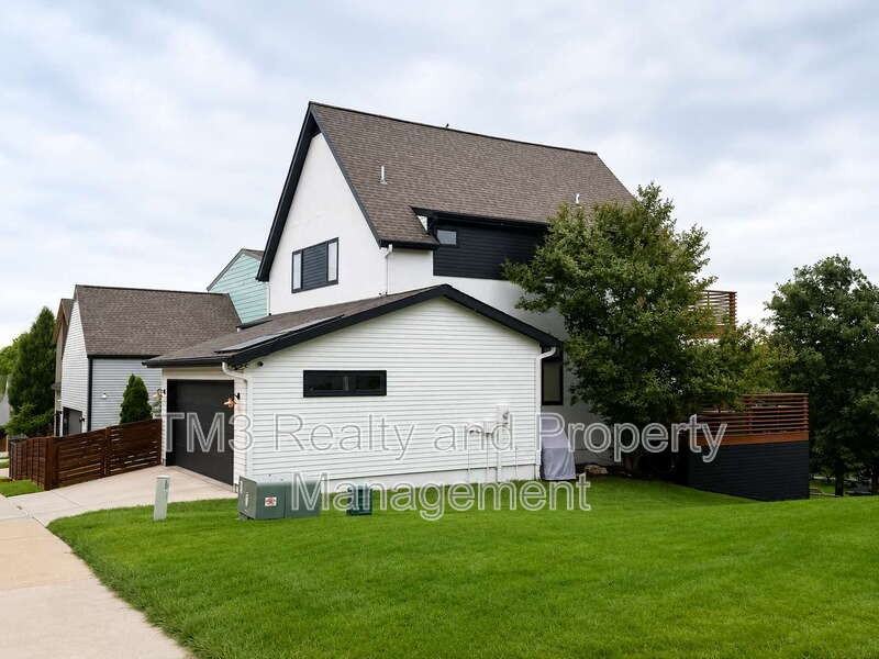 2436 Forest Ave - Photo 4 of 50