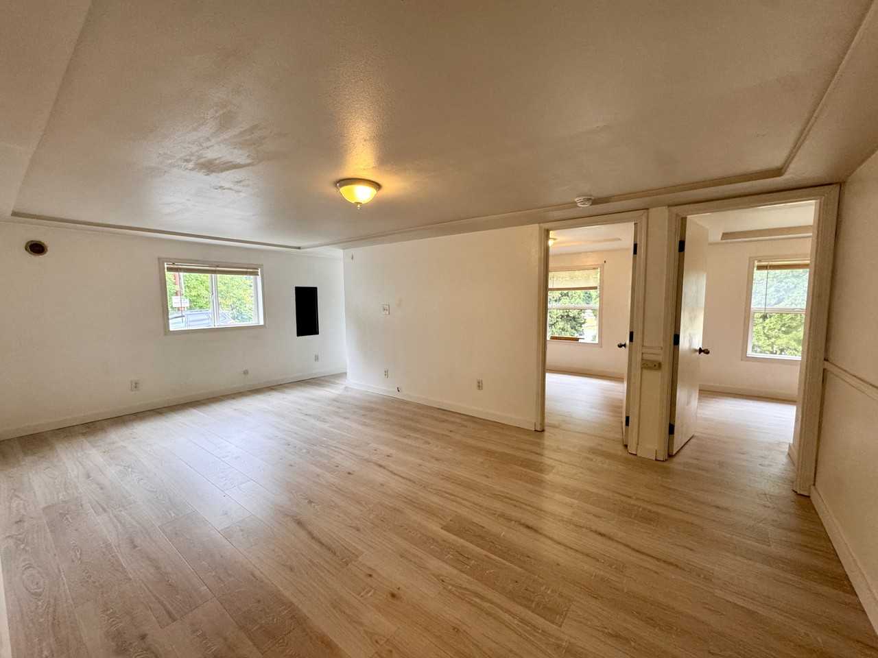 1409 W Railroad Ave #A - Photo 3 of 9