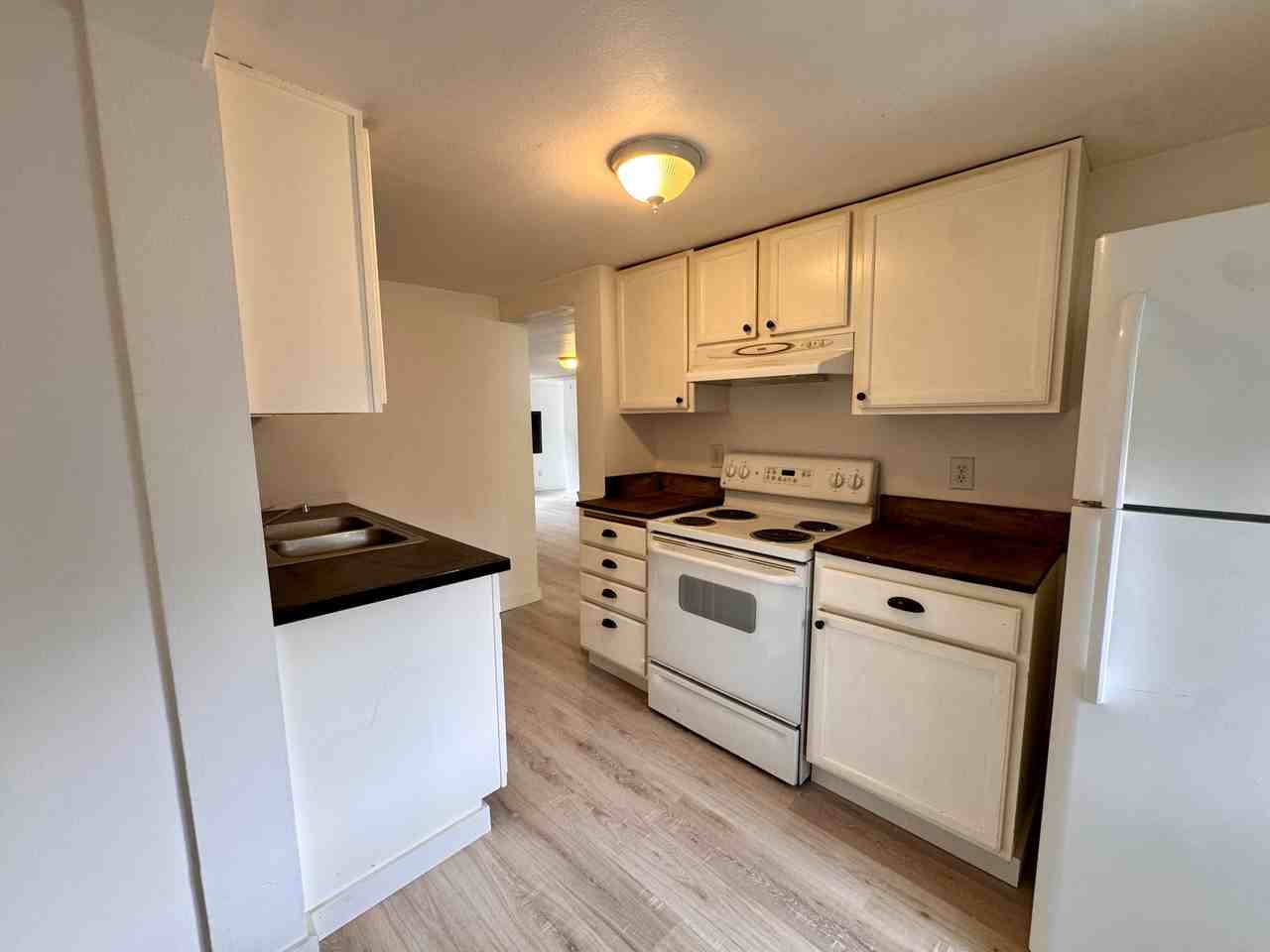 1409 W Railroad Ave #A - Photo 5 of 9