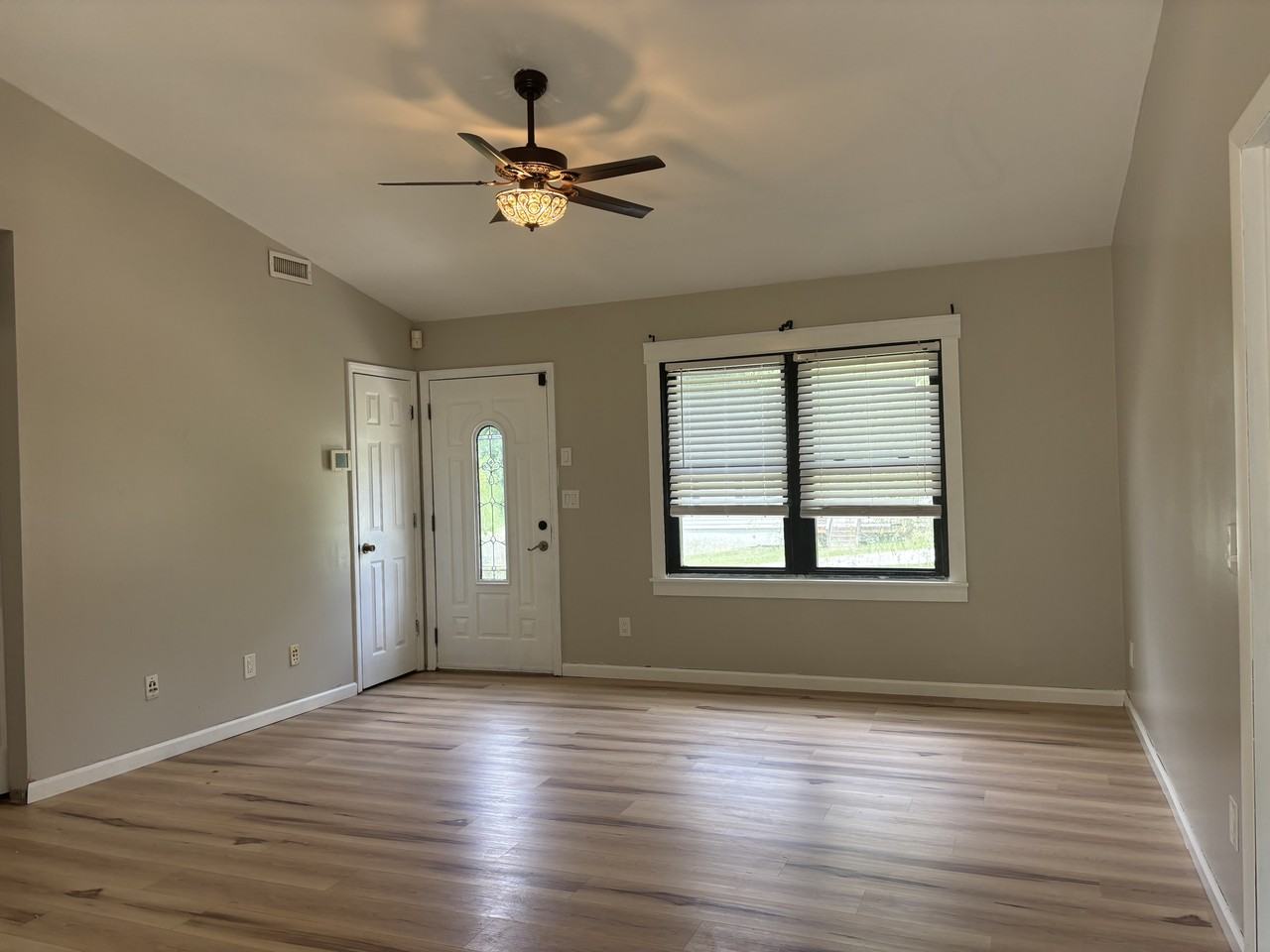 6 Ashwood Dr - Photo 2 of 18