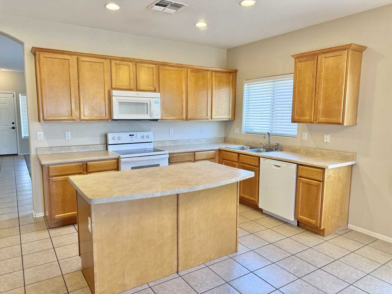 11830 W Washington St - Photo 3 of 24