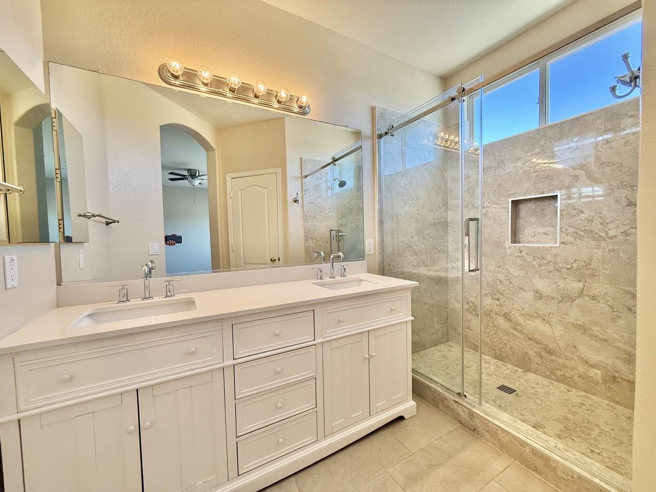 11830 W Washington St - Photo 4 of 24