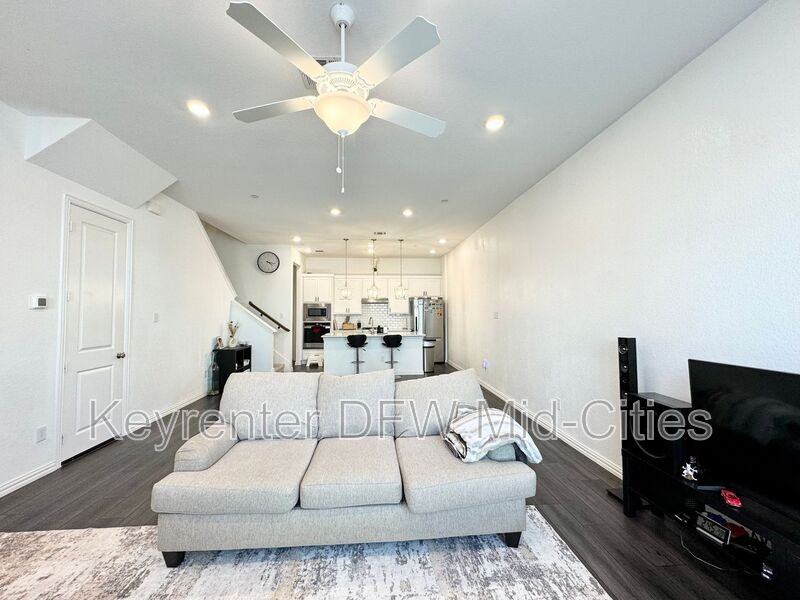 9927 Tolbert St - Photo 4 of 19