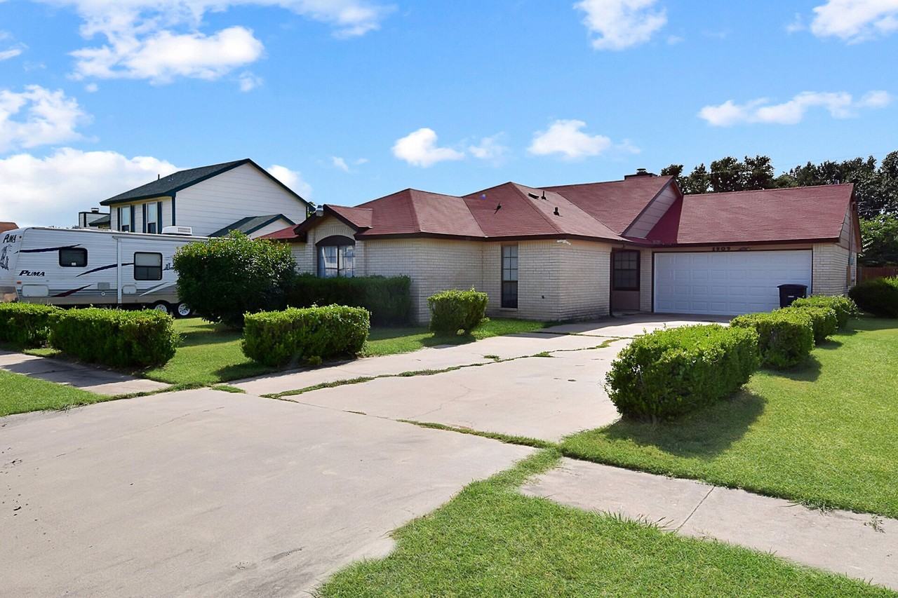 1909 Kingwood Dr - Photo 3 of 16