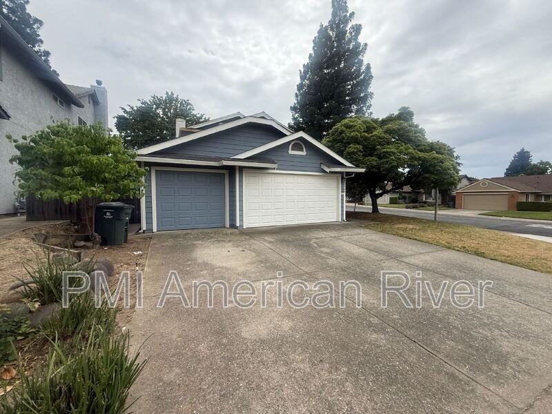3400 Cobblestone Dr - Photo 2 of 22