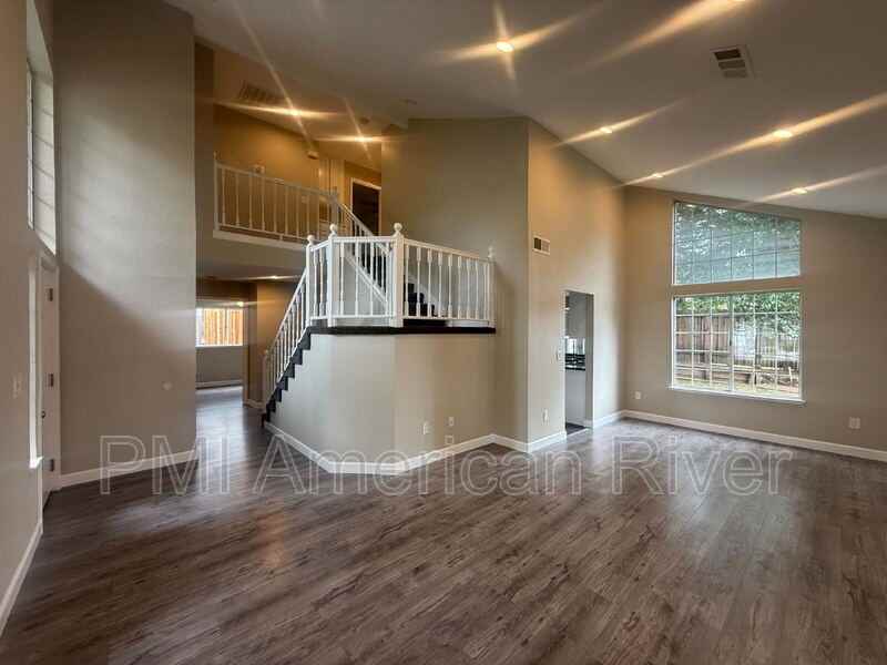 3400 Cobblestone Dr - Photo 3 of 22