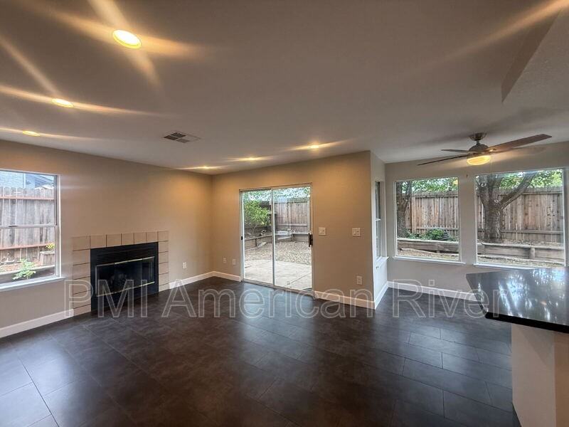 3400 Cobblestone Dr - Photo 4 of 22