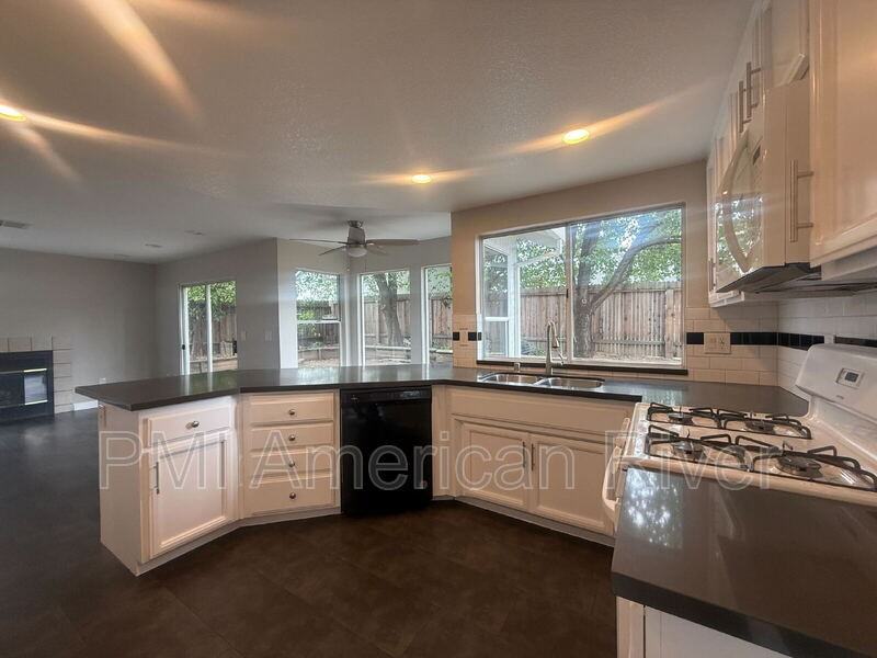 3400 Cobblestone Dr - Photo 5 of 22