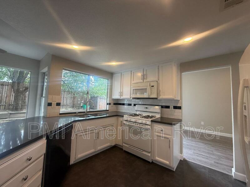 3400 Cobblestone Dr - Photo 6 of 22