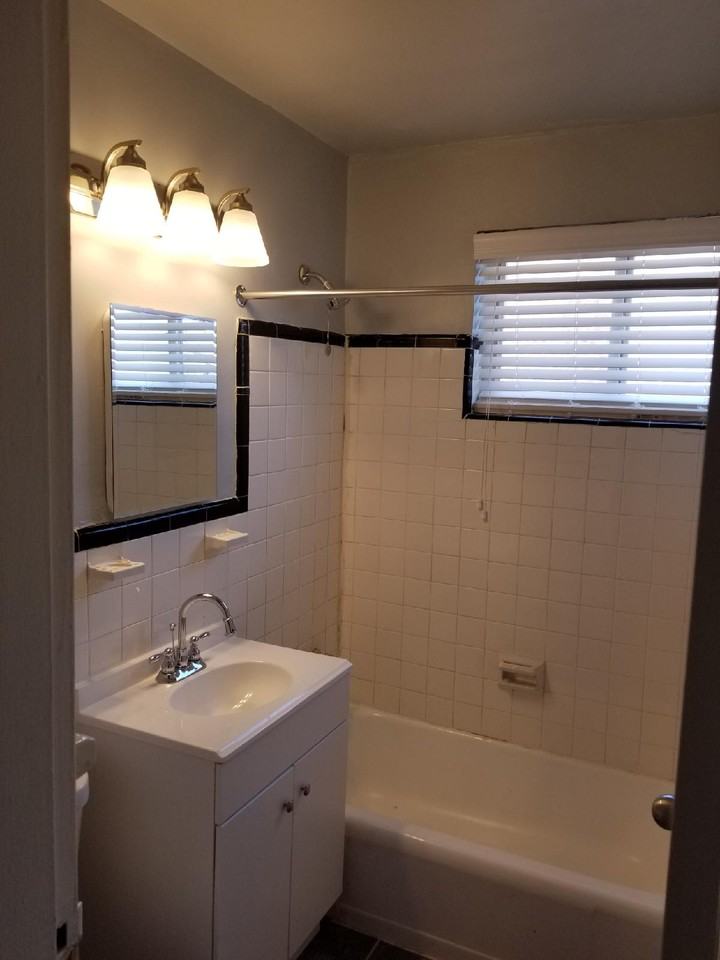 4742 S Capitol Ter Sw - Photo 5 of 8