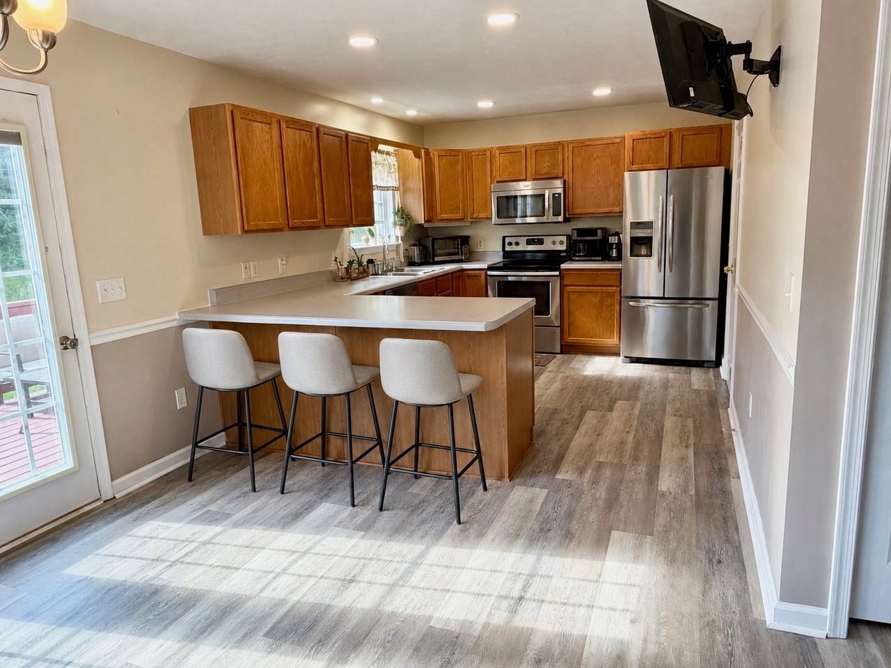 525 Pointe Dr #NA - Photo 3 of 16