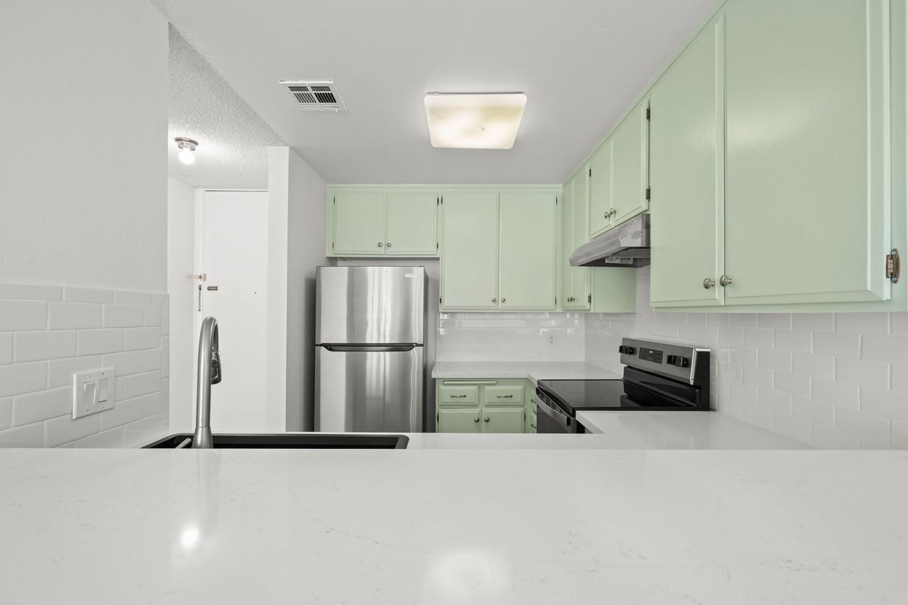 1140 E Ocean Blvd #225 - Photo 4 of 31