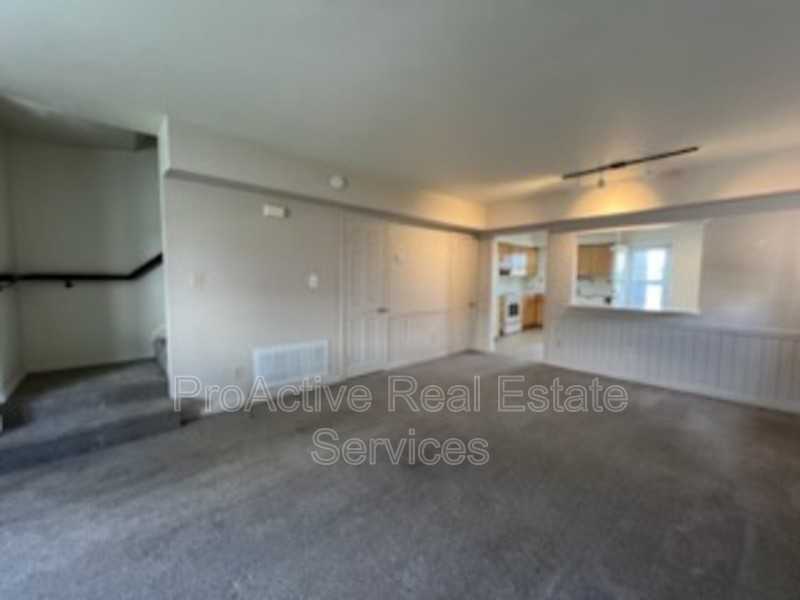 3021 Luxembourg Ave - Photo 2 of 22