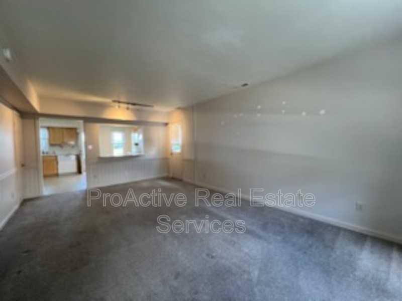 3021 Luxembourg Ave - Photo 3 of 22