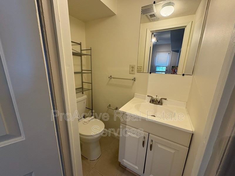 3021 Luxembourg Ave - Photo 5 of 22