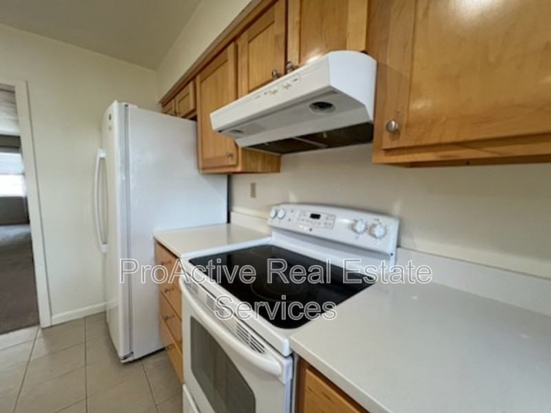 3021 Luxembourg Ave - Photo 7 of 22