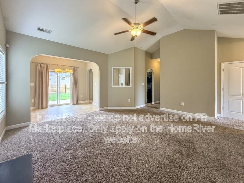 676 Broad Dr - Photo 3 of 21