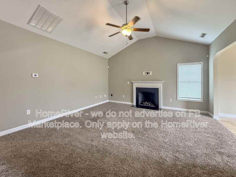 676 Broad Dr - Photo 4 of 21