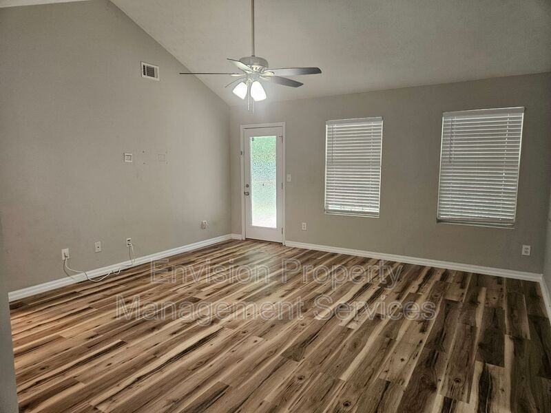 479 Lakeshore Dr - Photo 3 of 28