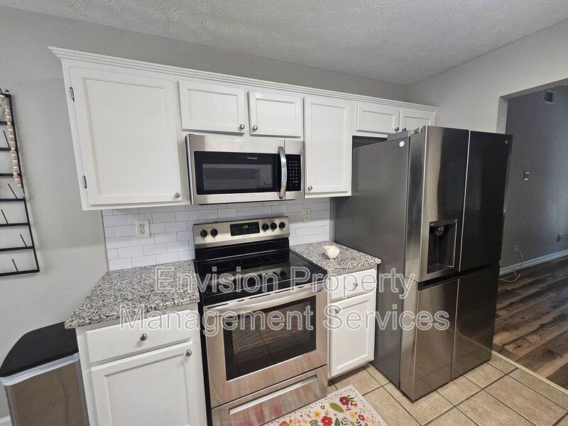 479 Lakeshore Dr - Photo 5 of 28