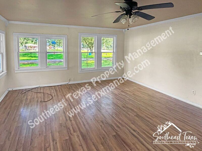 806 N Broadway St - Photo 2 of 11