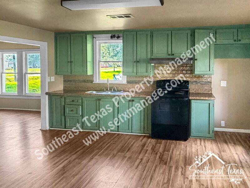 806 N Broadway St - Photo 3 of 11