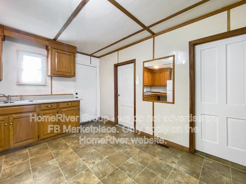 2304 Walnut St - Photo 4 of 17